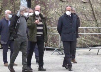 Crotone: sopralluogo di Gino Strada all’Ospedale da campo davanti al San Giovanni di Dio