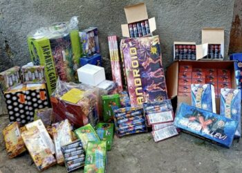 La Squadra Amministrativa della Questura di Crotone sequestra oltre mezzo quintale di fuochi artificiali illegali