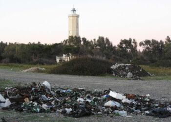 Cirò Marina: il Faro diventato discarica a cielo aperto, smascherare i vandali