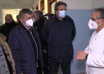 Sanità, Spirlì visita l’ex Ospedale di Cariati: “Basta abbandono”