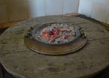 Isola Capo Rizzuto: accende  braciere per scaldarsi in casa durante la notte, un morto intossicato