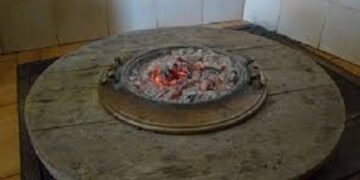 Isola Capo Rizzuto: accende  braciere per scaldarsi in casa durante la notte, un morto intossicato