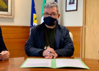 Scuole superiori, ordinanza di Spirlì: presenza al 50% e dad a richiesta