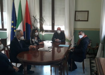 Crotone, Campagna vaccinale e temi sanità cittadina nell’incontro con il commissario dell’ASP Sperlì