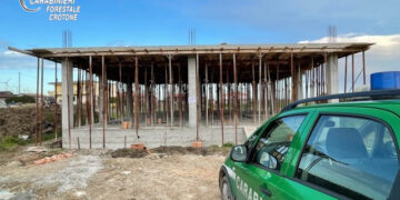 Isola Capo Rizzuto: scoperto dai Carabinieri forestali fabbricato abusivo