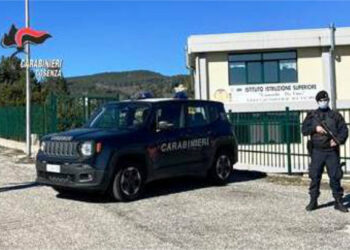 Spaccio nei pressi delle scuole, i Carabinieri arrestano 3 minorenni