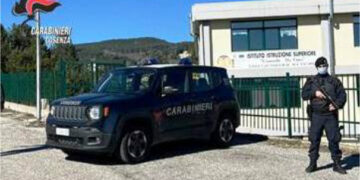Spaccio nei pressi delle scuole, i Carabinieri arrestano 3 minorenni