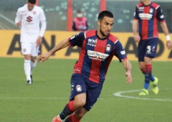 Solidarietà dal Comune di all’attaccante del Crotone Adam Ounas