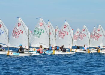 Crotone è Zona blu: primo giorno della Bper Carnival Race con vento e sole