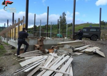 Crucoli: Sequestrata costruzione abusiva in corso di edificazione