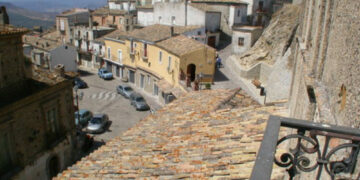 Crucoli, sale la curva dei contagi da Covid-19, chiusi una classe di scuola primaria e gli uffici comunali