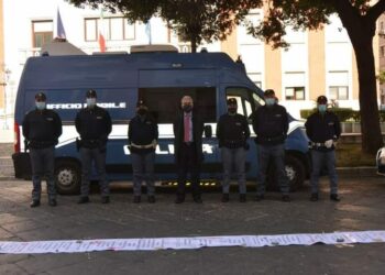 Giornata Internazionale della Donna, la Questura di Crotone in piazza con il Camper “Questo non è amore”