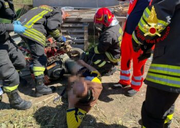 Isola Capo Rizzuto: Rimane incastrato tra le lame di una motozappa, intervenuti Vigili ed elisoccorso. VIDEO
