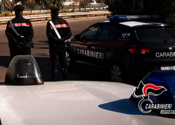 Rubano generi alimentari e cosmetici e poi scappano, arrestate 3 donne