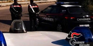 Rubano generi alimentari e cosmetici e poi scappano, arrestate 3 donne