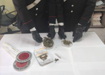 Scandale: Sorpreso a cedere una dose di sostanza stupefacente, arrestato 53enne