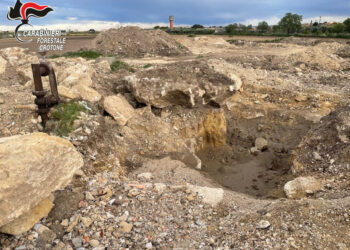 Isola Capo Rizzuto: Sequestrata cava non autorizzata di grandi massi