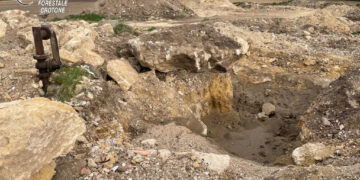 Isola Capo Rizzuto: Sequestrata cava non autorizzata di grandi massi