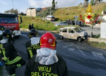 Catanzaro: Auto contro muretto, morto ventiduenne