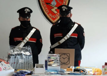 Cirò Marina, i Carabinieri sequestrano oltre 2700 articoli pericolosi: molti erano per bambini