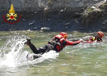 Conclusa l’esercitazione addestramento fluviale nel fiume Neto dei Vigili del Fuoco Crotone