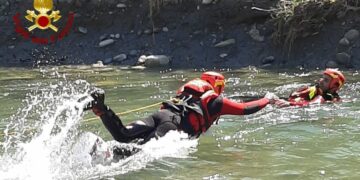 Conclusa l’esercitazione addestramento fluviale nel fiume Neto dei Vigili del Fuoco Crotone