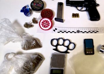 Crotone, coppia “insospettabile” arrestata per spaccio:  la droga addosso alla donna