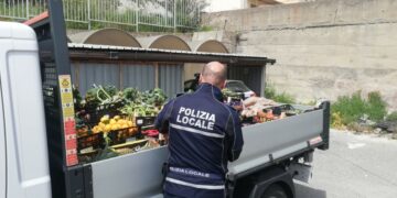 Crotone, sanzionati due venditori ambulanti dalla Polizia Locale