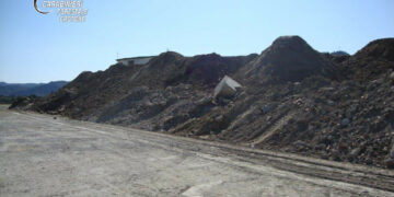 Sequestrati cumuli di materiali di risulta a Rocca di Neto