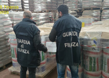 Sequestrati dalla Finanza 300 tonnellate di pellet contraffatto, denunciato imprenditore