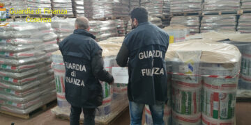 Sequestrati dalla Finanza 300 tonnellate di pellet contraffatto, denunciato imprenditore