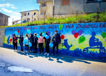 Un murales a Belvedere Spinello per la “Giornata mondiale per la consapevolezza sull’autismo”