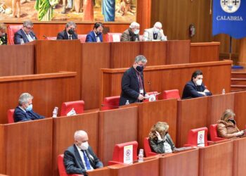 Covid, Spirlì: “Previste fino a 15mila vaccinazioni al giorno”