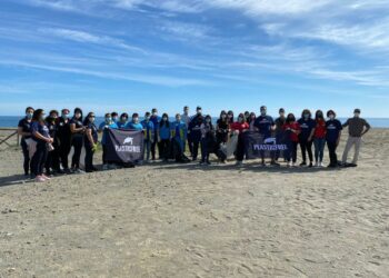 35 volontari in azione per la Giornata Plastic free a Cirò, raccolti 10 quintali di rifiuti