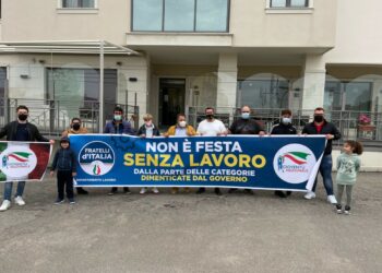 A Torre Melissa il flash mob di Gioventù Nazionale contro la chiusura delle attività e coprifuoco