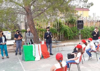 Crotone: Inaugurata la distribuzione dei diari della Polizia di Stato dall’Istituto Rosmini