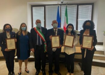 Crotone, Premio “Nuova Consapevolezza nella Scuola” ai docenti Rita Devona, Raffaella Ermanno, Rosa Donadio e Alberto Vega