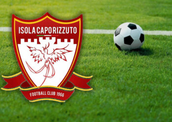 La società F.C. Isola Capo Rizzuto consegna il titolo sportivo