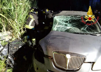 Incidente mortale nella serata di ieri a Vibo: scontro tra due auto, muore 18enne