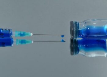 Vaccinazione anti-Covid, attiva da oggi prenotazione per gli over 40