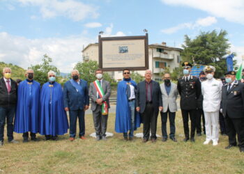 L’ANIOC di Crotone e famiglia Crea omaggiano Roccabernarda con monumento dedicato alle persone trucidate nelle Foibe del Carso