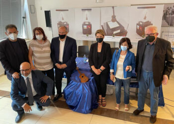 L’azienda orafa Michele Affidato realizza la teca che custodirà l’Ukulele di Rino Gaetano