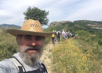 Scala Coeli: un gruppo di camminatori sono andati a cavalcare “A’ Lifànda”, il più grande elefante della Calabria e tra i più grandi al mondo