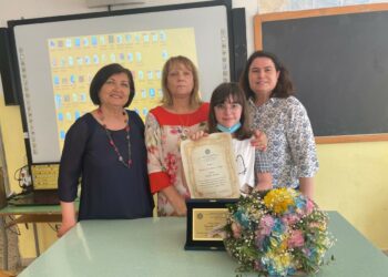 Crucoli, premiata l’alunna Rosalia Capalbo per capacità negli studi ed altre doti personali