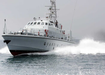 Sbarco nella notte a Crotone: giunti al porto 73 migranti di cui 25 minori