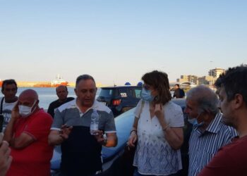 I deputati crotonesi Sergio Torromino ed Elisabetta Barbuto al fianco della marineria crotonese