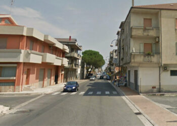 Incidente in Via Roma a Cirò Marina, auto investe una donna: è grave