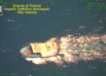 La Finanza intercetta un peschereccio con 78 migranti a bordo, libici ed egiziani