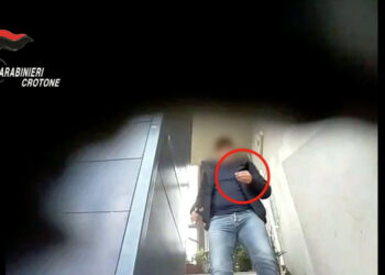 Scoperto dai Carabinieri un supermercato della droga in un condominio ai “300 alloggi” a Crotone