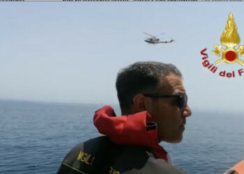 Sommozzatore crotonese disperso in mare a Capocolonna, ricerche in corso
